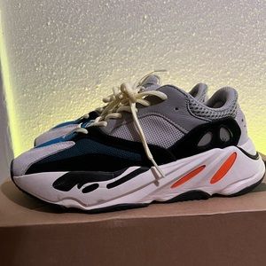 Yeezy Wave Runners Size 7.5